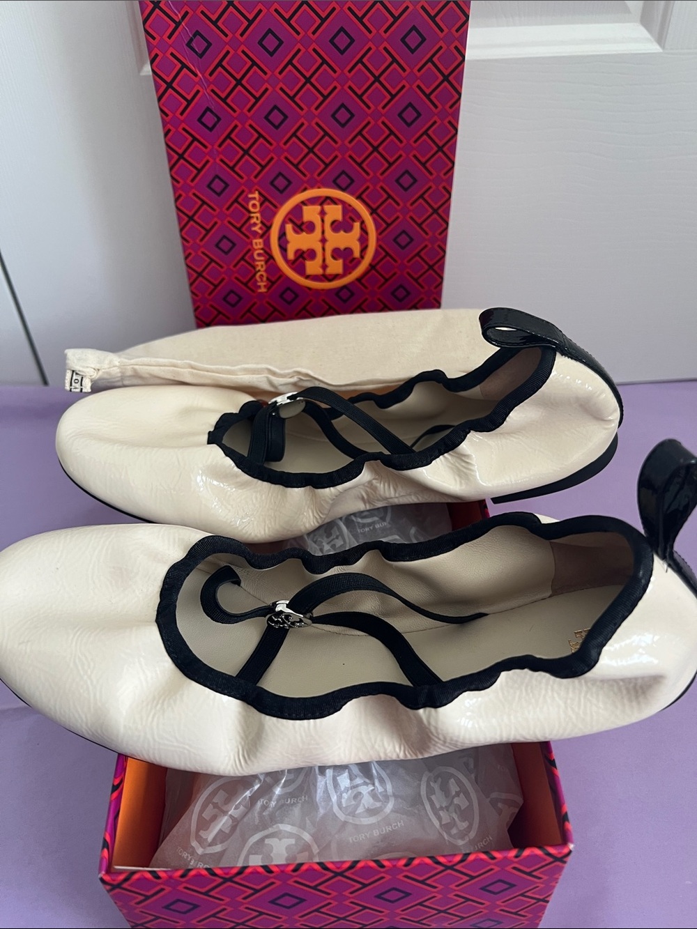 Tory Burch Cream Patent Scrunch Ballet Flats with Black Trim and straps w/ logo